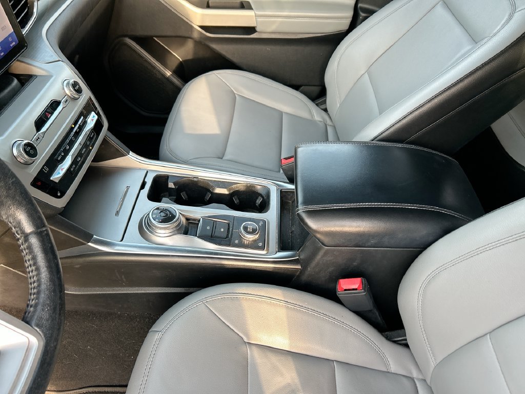 Used 2021 Ford Explorer XLT w/ Equipment Group 202A AWD/4WD image 28