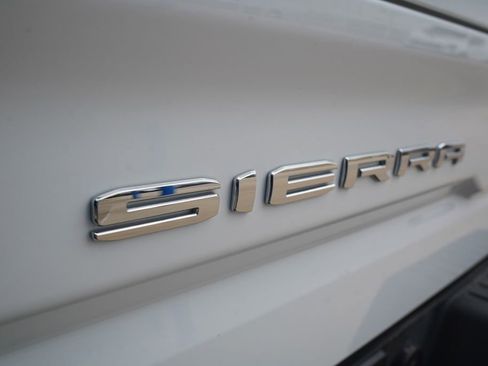 Used 2025 GMC Sierra 1500 SLT AWD/4WD image 6