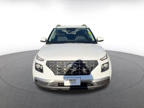 Used 2025 Hyundai Venue SEL image 4