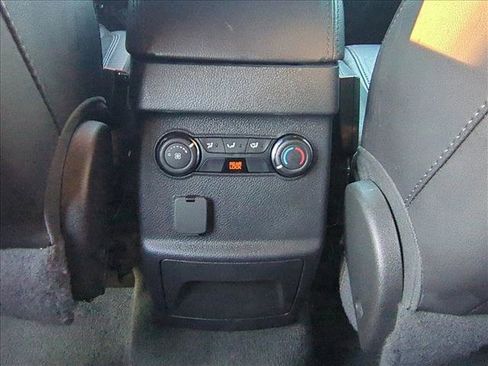 Used 2013 Ford Explorer XLT image 17