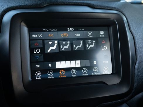 Used 2018 Jeep Renegade Latitude image 23