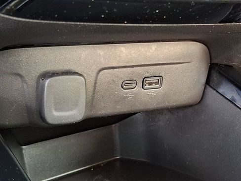 Used 2025 Chevrolet Trax LT FWD image 24