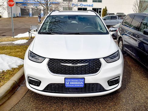 Used 2022 Chrysler Pacifica Limited image 13