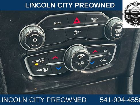 Used 2018 Chrysler 300 Limited image 18