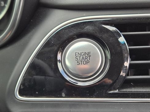 Used 2022 Genesis G70 2.0T image 43