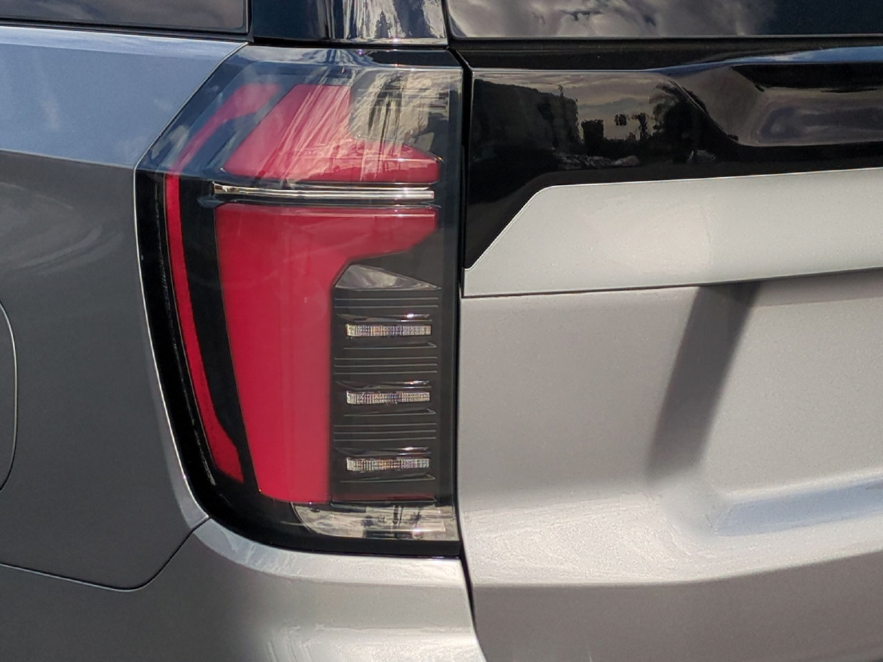 Used 2026 Chevrolet Suburban RST RWD image 16