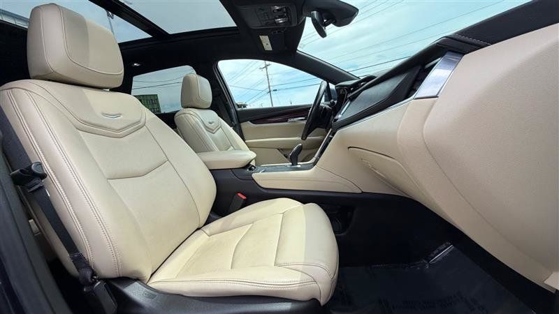 Used 2018 Cadillac XT5 Luxury w/ Driver Awareness Package AWD/4WD image 38