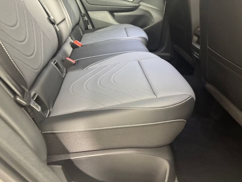 Used 2025 Volkswagen Tiguan SE R-Line FWD image 30