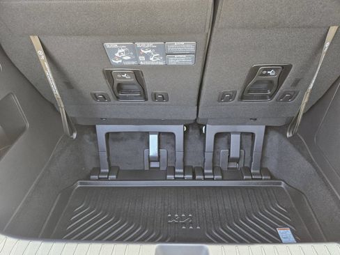 New 2026 Kia Carnival SX w/ SX Dark Edition Package FWD image 23