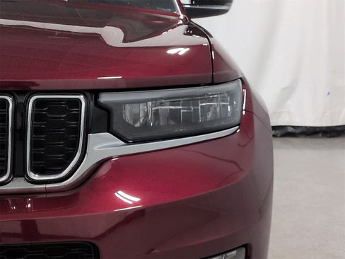 Used 2025 Jeep Grand Cherokee L Limited image 11