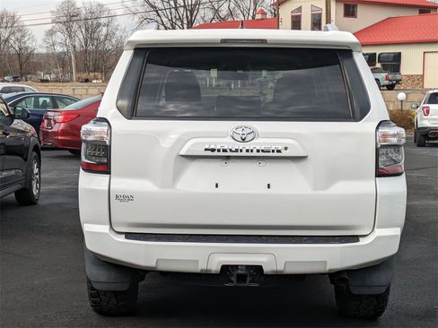 Used 2016 Toyota 4Runner SR5 image 5