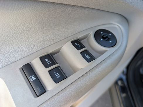 Used 2015 Ford Escape SE w/ SE Chrome Package image 12