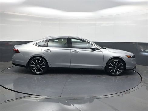 Used 2024 Honda Accord Touring image 3