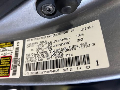 Used 2017 Toyota Tacoma TRD Sport image 39