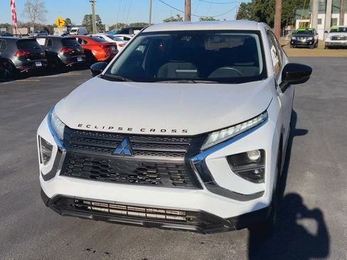 Used 2022 Mitsubishi Eclipse Cross LE image 3