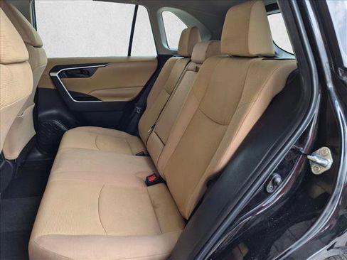 Used 2022 Toyota RAV4 LE FWD image 18