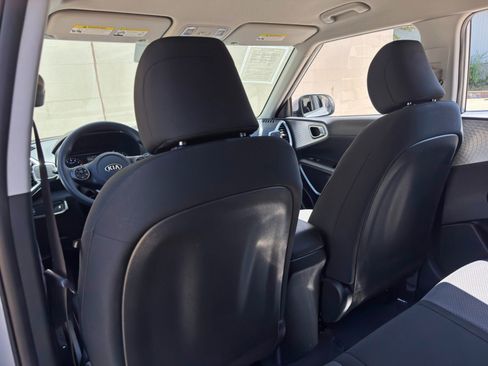 Used 2021 Kia Soul LX image 27