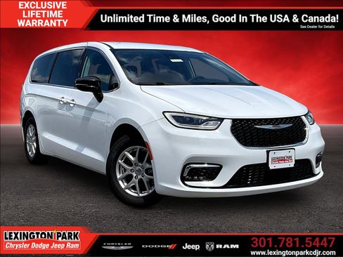 Used 2024 Chrysler Pacifica Touring-L FWD image 1