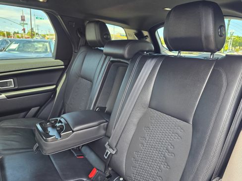 Used 2019 Land Rover Discovery Sport SE AWD/4WD image 17
