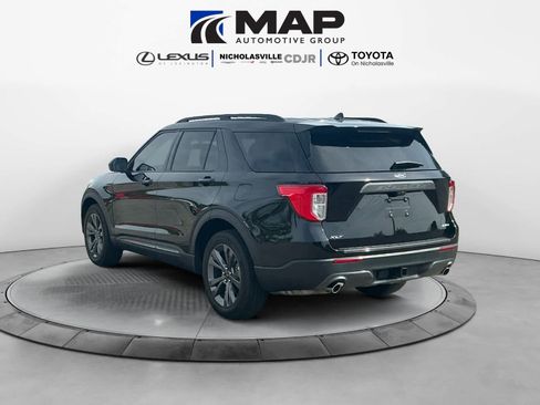 Used 2023 Ford Explorer XLT w/ Equipment Group 202A AWD/4WD image 3