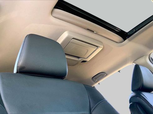 Used 2021 Honda Pilot Touring image 14