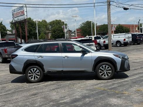 Used 2023 Subaru Outback AWD/4WD image 5