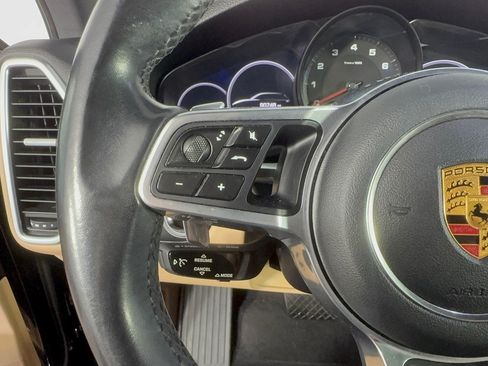 Used 2019 Porsche Cayenne AWD/4WD image 18