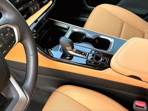 Certified 2025 Lexus NX 250 FWD w/ Accessory Package (2T) image 17