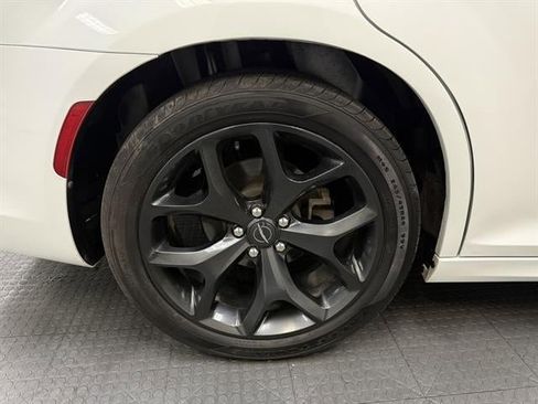 Used 2021 Chrysler 300 Touring L image 12