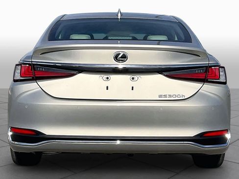Used 2025 Lexus ES 300h w/ Accessory Package (Z2) FWD image 5