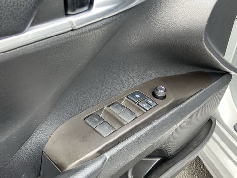 Used 2022 Toyota Camry SE w/ Carpet Mat Package (TMS) FWD image 15