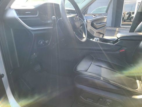 Used 2023 Jeep Grand Cherokee L Limited AWD/4WD image 13