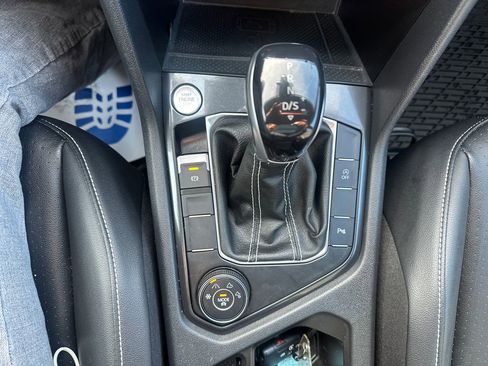 Used 2024 Volkswagen Tiguan SE R-Line image 12