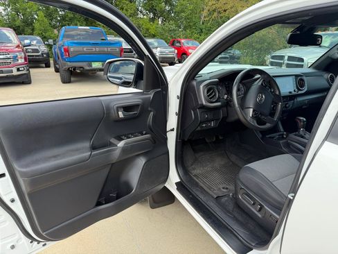 Used 2023 Toyota Tacoma TRD Sport w/ Technology Package AWD/4WD image 10