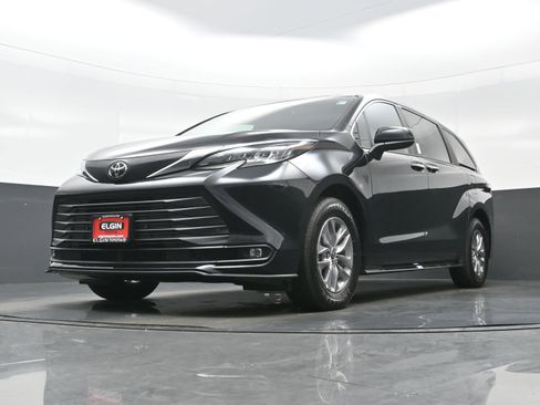 Used 2026 Toyota Sienna XLE FWD image 30