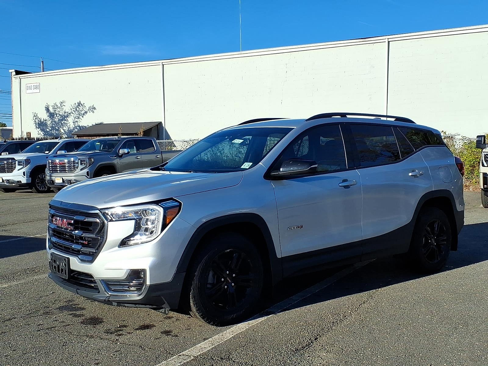 Used 2022 GMC Terrain AT4 AWD/4WD image 3