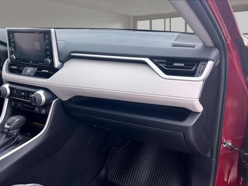 Used 2020 Toyota RAV4 XLE Premium FWD image 26
