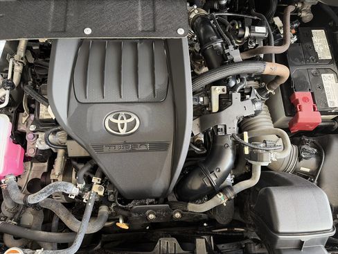 Used 2023 Toyota Highlander L FWD image 9