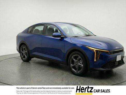 Used 2025 Kia K4 LXS FWD image 1