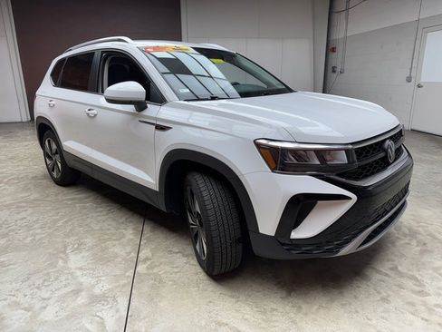 Used 2024 Volkswagen Taos SE image 8