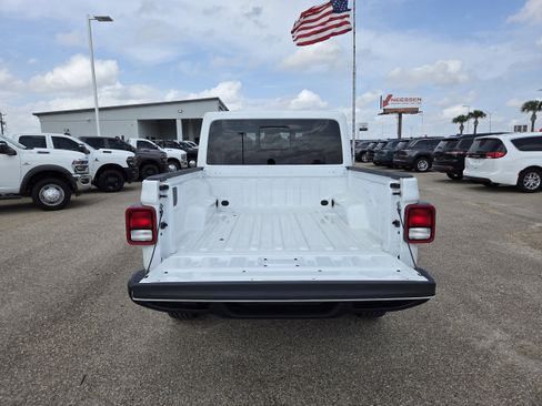 New 2026 Jeep Gladiator Sport AWD/4WD image 25