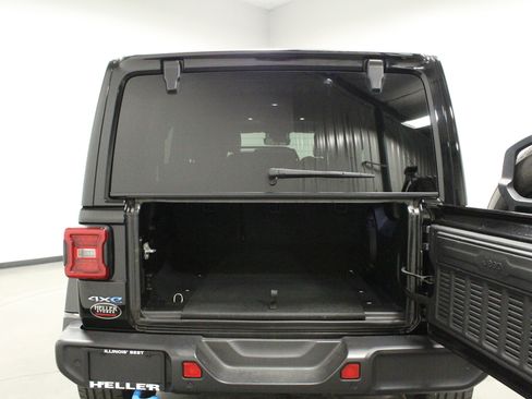 Used 2024 Jeep Wrangler Sahara w/ Technology Group AWD/4WD image 16