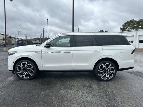 New 2026 Lincoln Navigator Reserve image 4