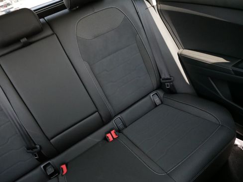 Certified 2025 Volkswagen Taos SE AWD/4WD image 14