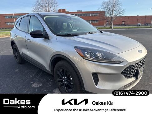 Used 2020 Ford Escape SE Sport image 1
