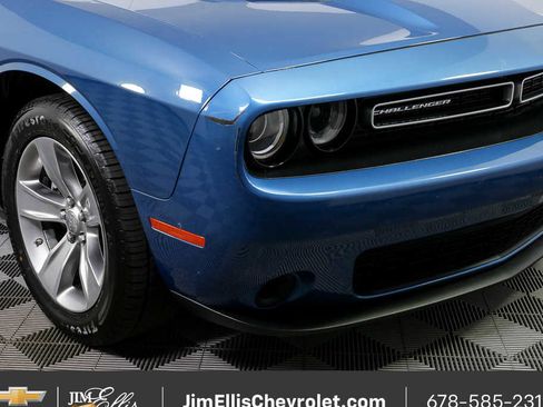 Used 2022 Dodge Challenger SXT image 33