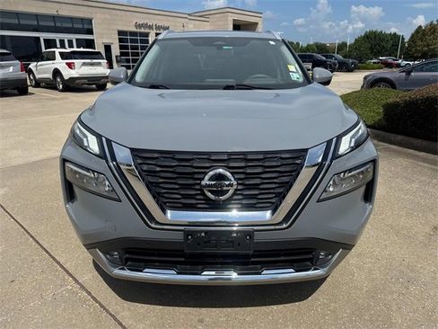 Used 2021 Nissan Rogue Platinum image 2