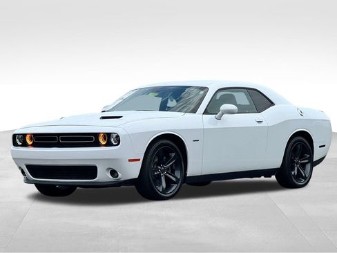 Used 2018 Dodge Challenger R/T RWD image 3