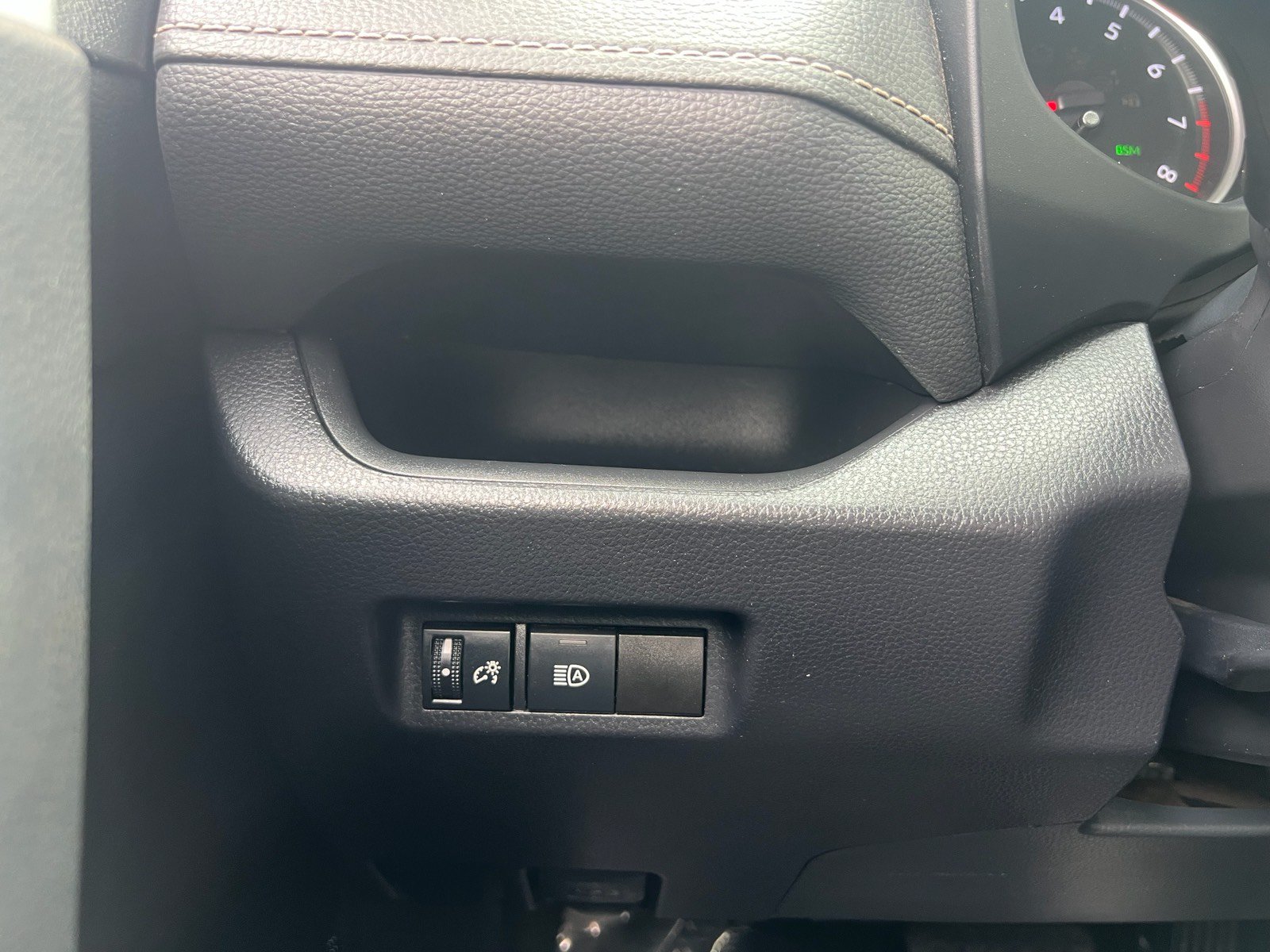 Used 2021 Toyota RAV4 XLE FWD image 14
