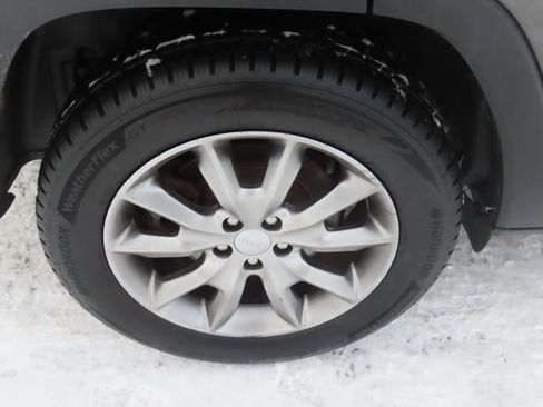 Used 2018 Jeep Cherokee Limited w/ Technology Group image 16